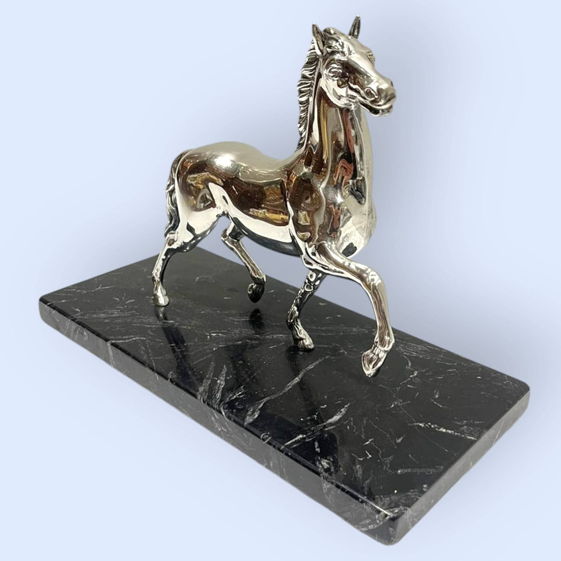 Figura de caballo en plata sobre mármol: elegancia - Cositas Antiguas – La Guadaña, Anticuarios Online en Jerez , vender antigüedades, muebles antiguos