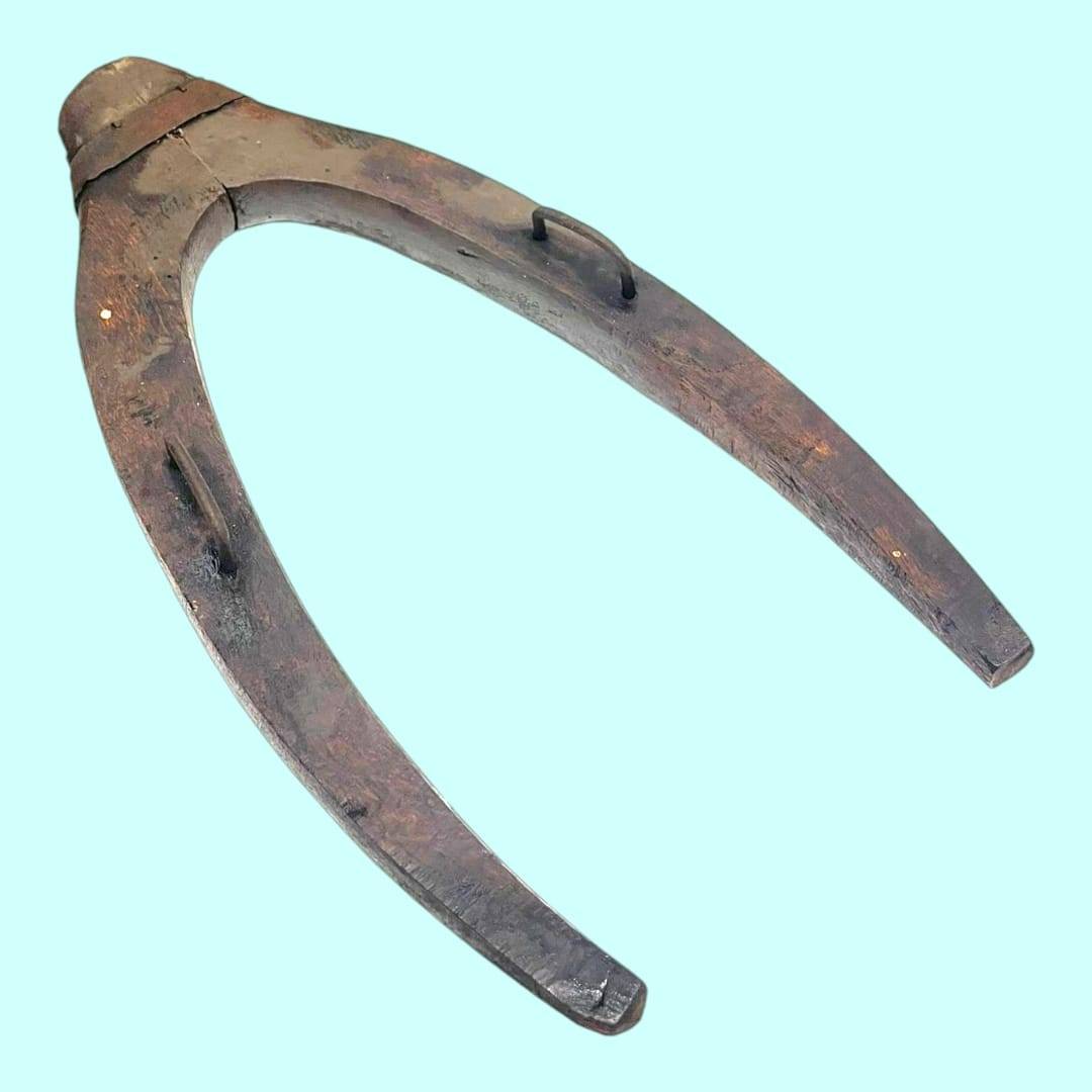 Horcate pequeño de madera – Tradición y utilidad rústica - Cositas Antiguas – La Guadaña, Anticuarios Online en Jerez , vender antigüedades, muebles antiguos