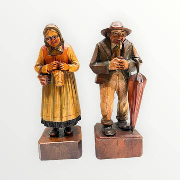 Figuras de madera rústicas de pareja mayor con detalle único - Cositas Antiguas – La Guadaña, Anticuarios Online en Jerez , vender antigüedades, muebles antiguos