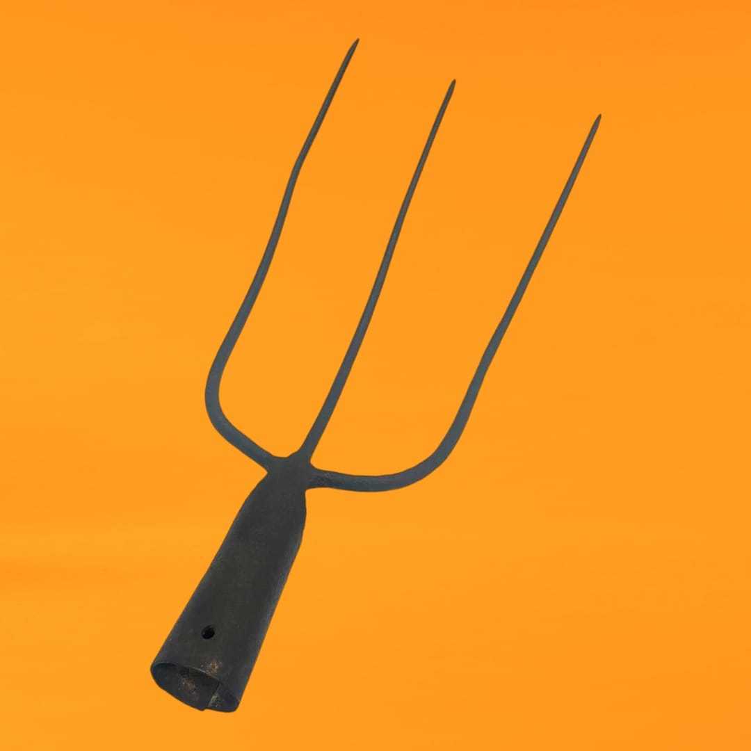 Horca tridente antigua, ideal para decoraciones rústicas - Cositas Antiguas – La Guadaña, Anticuarios Online en Jerez , vender antigüedades, muebles antiguos