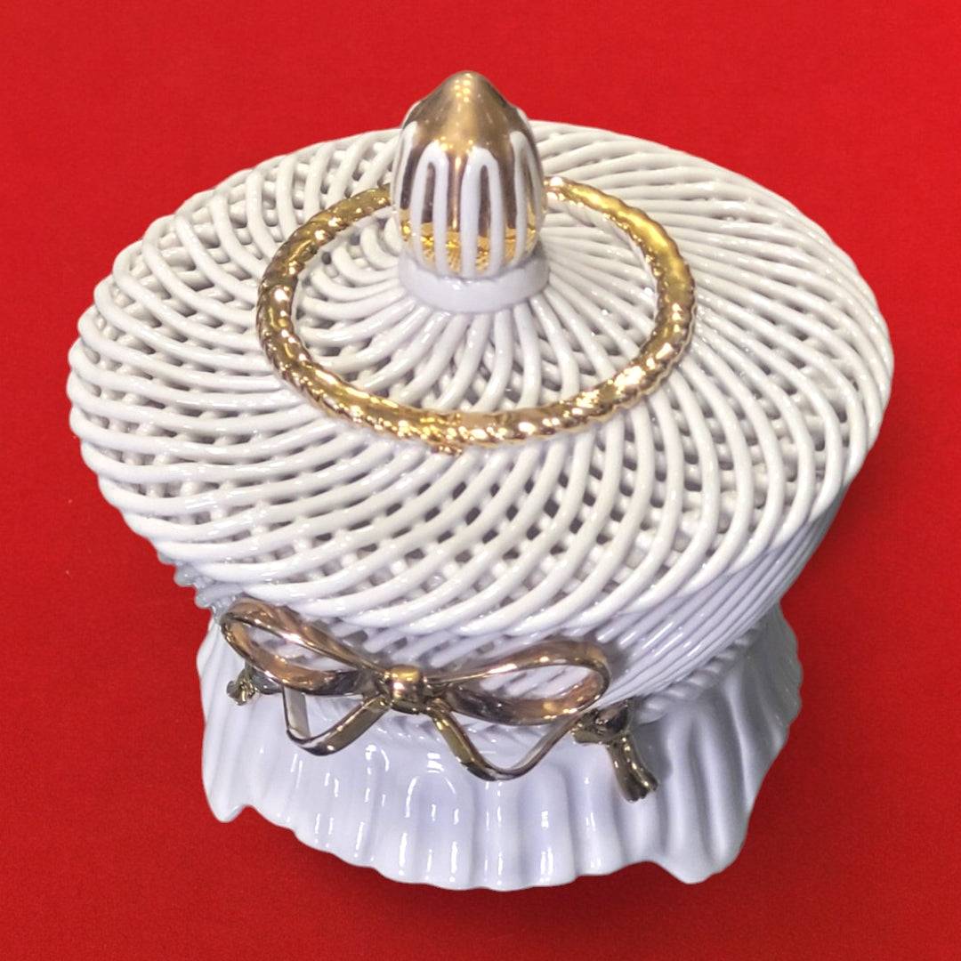 Joyero de Porcelana Trenzada Hecho a Mano - Cositas Antiguas – La Guadaña, Anticuarios Online en Jerez , vender antigüedades, muebles antiguos