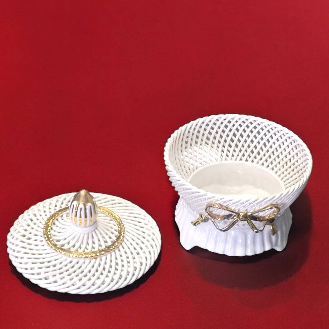 Joyero de Porcelana Trenzada Hecho a Mano - Cositas Antiguas – La Guadaña, Anticuarios Online en Jerez , vender antigüedades, muebles antiguos