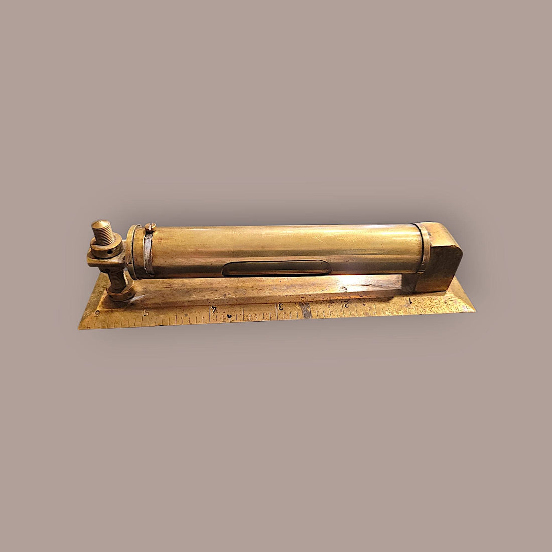 Nivel metálico con funda protectora de 14 cm - Precisión - Cositas Antiguas – La Guadaña, Anticuarios Online en Jerez , vender antigüedades, muebles antiguos