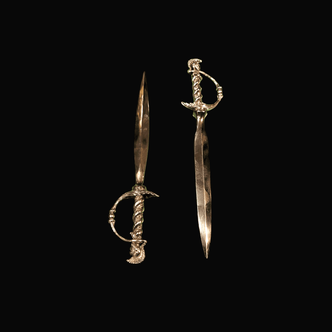 Abrecartas en forma de espadas de metal plateado - Cositas Antiguas – La Guadaña, Anticuarios Online en Jerez , vender antigüedades, muebles antiguos