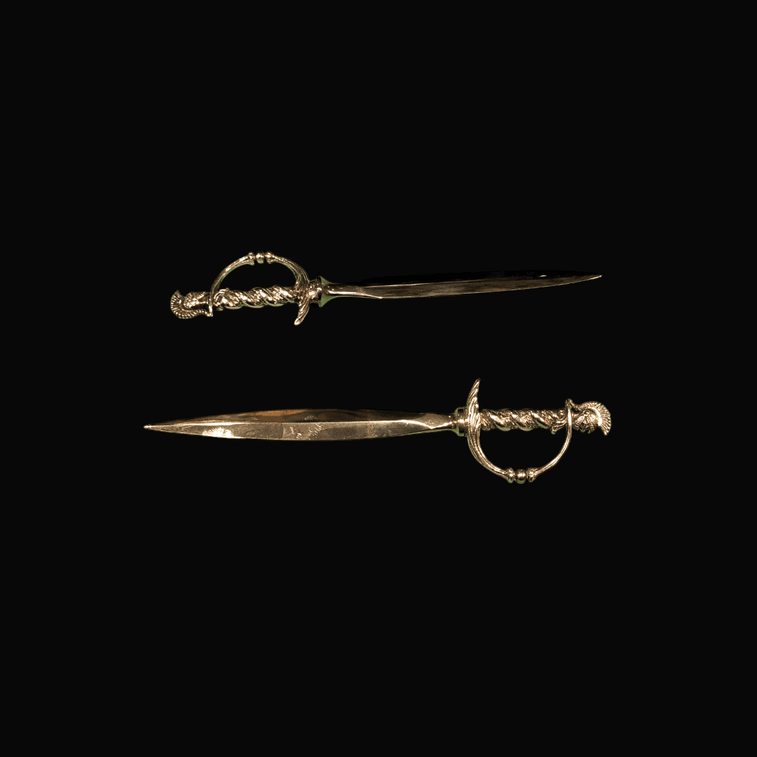Abrecartas en forma de espadas de metal plateado - Cositas Antiguas – La Guadaña, Anticuarios Online en Jerez , vender antigüedades, muebles antiguos