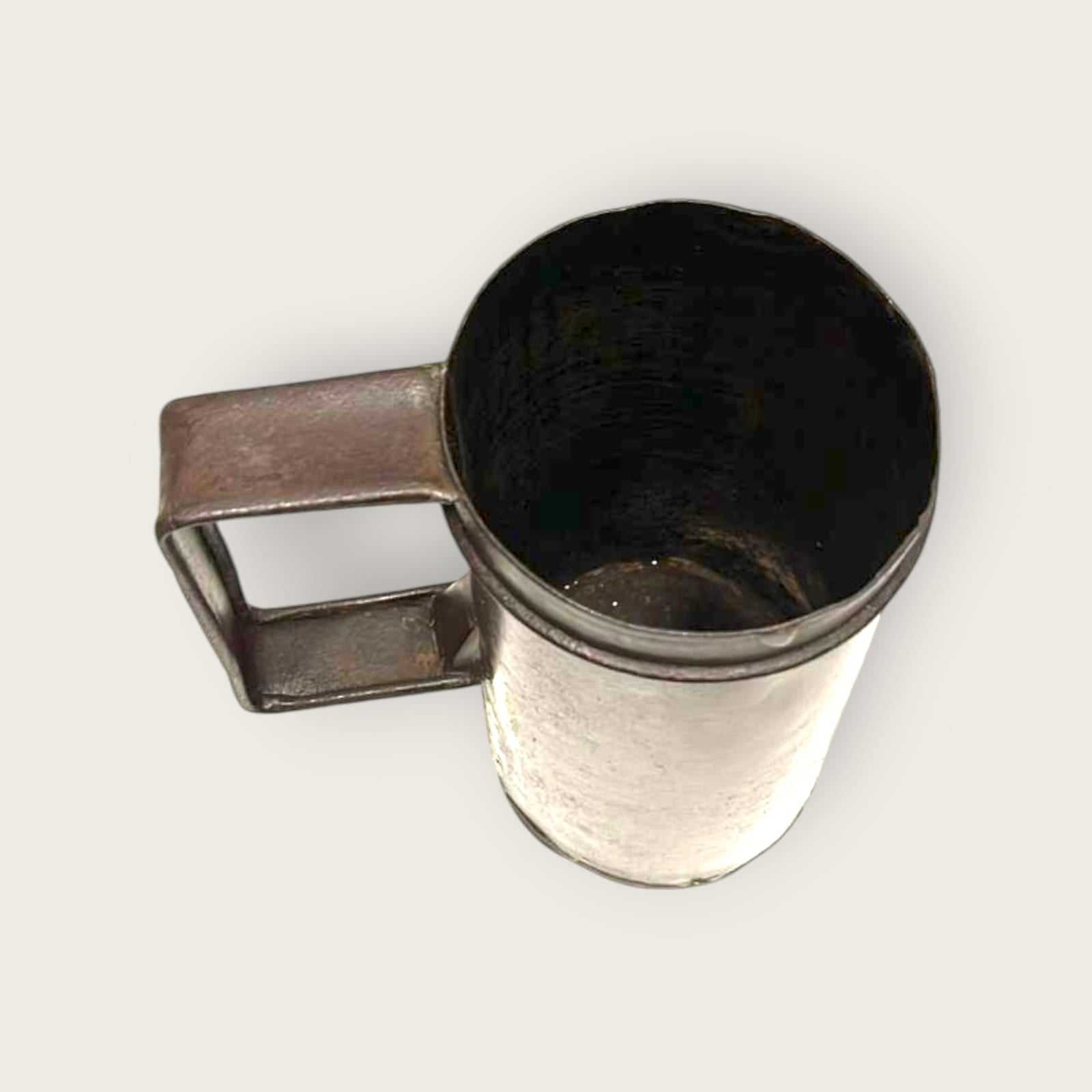 Vaso de medidas antiguo de hierro | Estilo rústico - Cositas Antiguas – La Guadaña, Anticuarios Online en Jerez
