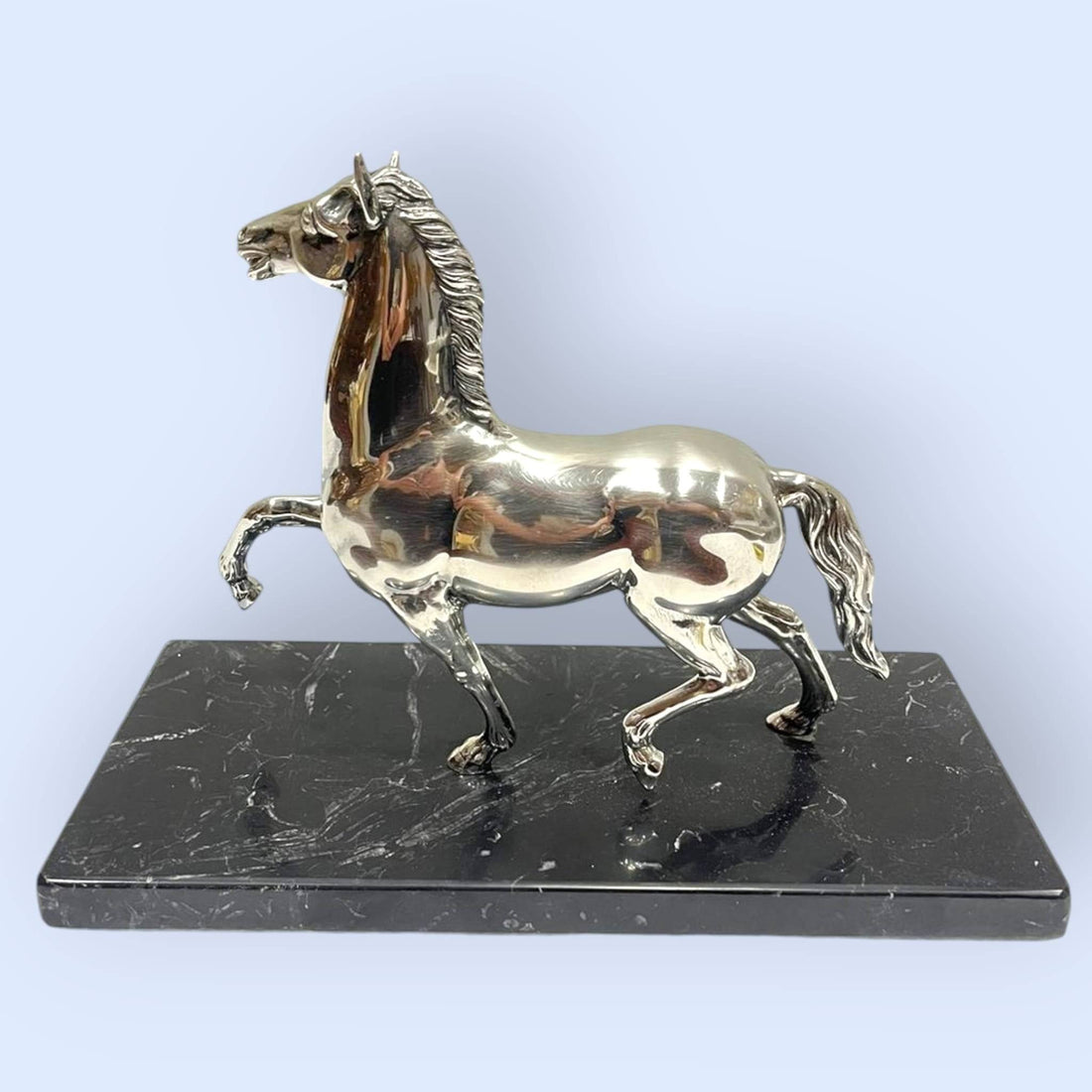 Figura de caballo en plata sobre mármol: elegancia - Cositas Antiguas – La Guadaña, Anticuarios Online en Jerez , vender antigüedades, muebles antiguos