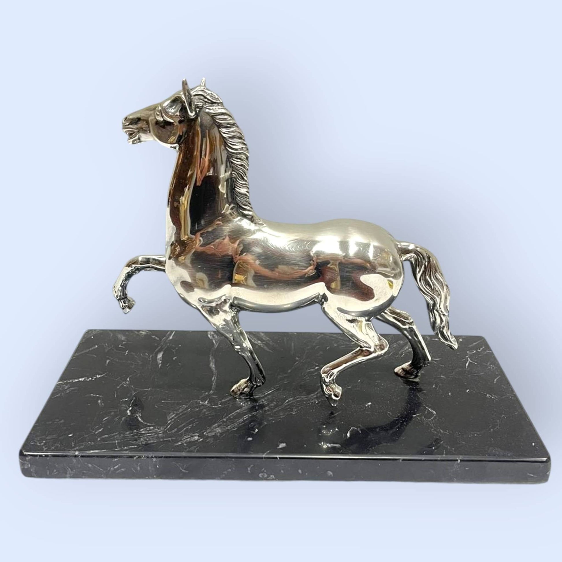 Figura de caballo en plata sobre mármol: elegancia - Cositas Antiguas – La Guadaña, Anticuarios Online en Jerez , vender antigüedades, muebles antiguos