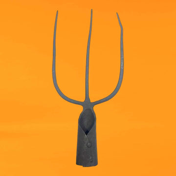 Horca tridente antigua, ideal para decoraciones rústicas - Cositas Antiguas – La Guadaña, Anticuarios Online en Jerez , vender antigüedades, muebles antiguos