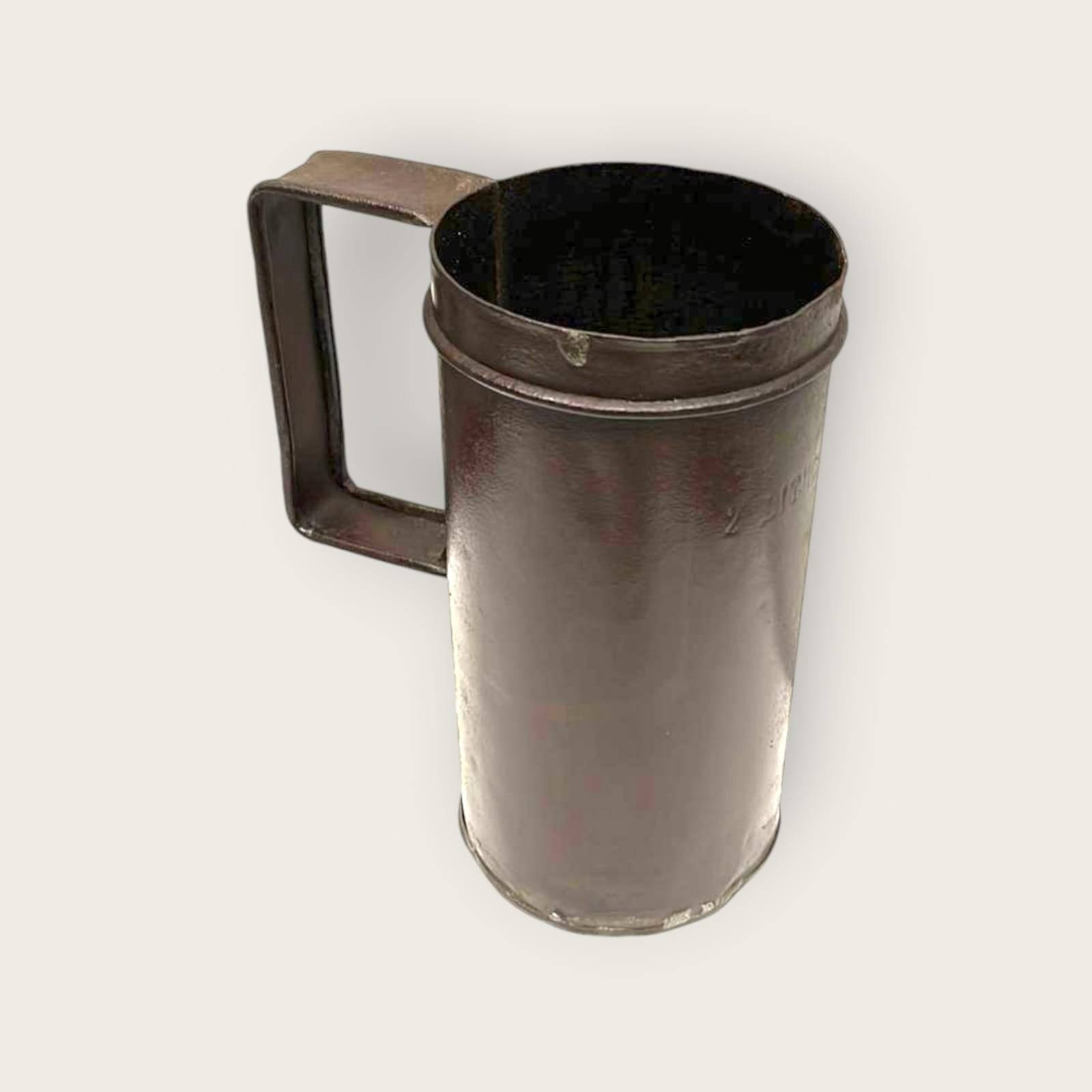 Vaso de medidas antiguo de hierro | Estilo rústico - Cositas Antiguas – La Guadaña, Anticuarios Online en Jerez ,