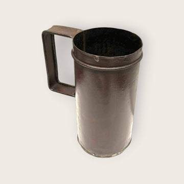 Vaso de medidas antiguo de hierro | Estilo rústico - Cositas Antiguas – La Guadaña, Anticuarios Online en Jerez ,