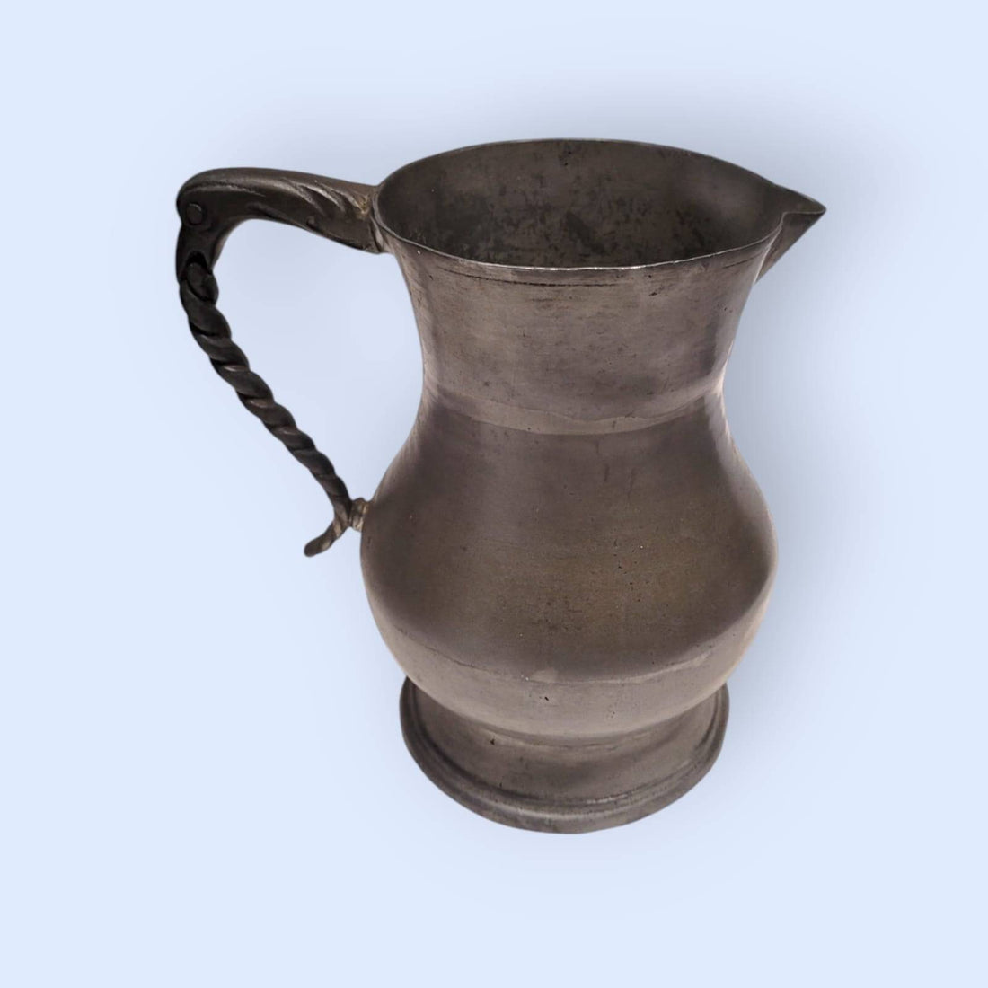Jarra de Peltre de Estaño en Perfecto Estado - Cositas Antiguas – La Guadaña, Anticuarios Online en Jerez , vender antigüedades, muebles antiguos