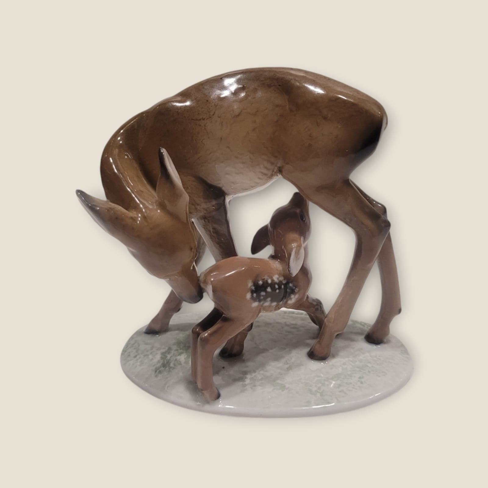 Figura de Porcelana Rosenthal Cierva y Cría – Elegancia - Cositas Antiguas – La Guadaña, Anticuarios Online en Jerez , vender antigüedades, muebles antiguos