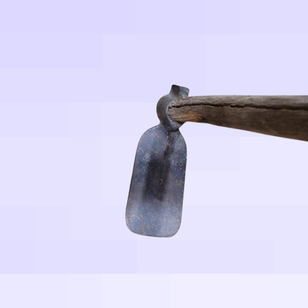 Azada antigua de hierro forjado: herramienta rústica - Cositas Antiguas – La Guadaña, Anticuarios Online en Jerez , vender