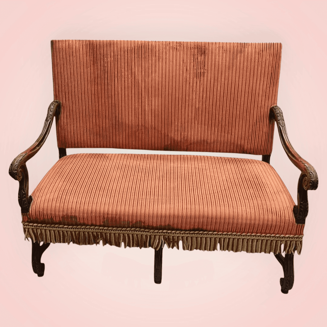Sofá Vintage de Madera Tallada y Tapicería Clásica - Cositas Antiguas – La Guadaña, Anticuarios Online en Jerez , vender antigüedades, muebles antiguos
