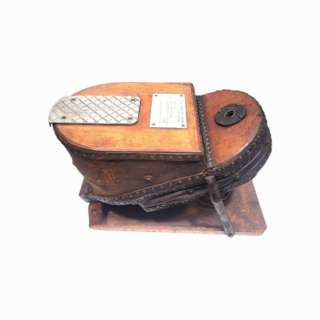 Fuelle de Oxígeno para Casco de Buzo Antiguo – Pieza - Cositas Antiguas – La Guadaña, Anticuarios Online en Jerez , vender antigüedades, muebles antiguos