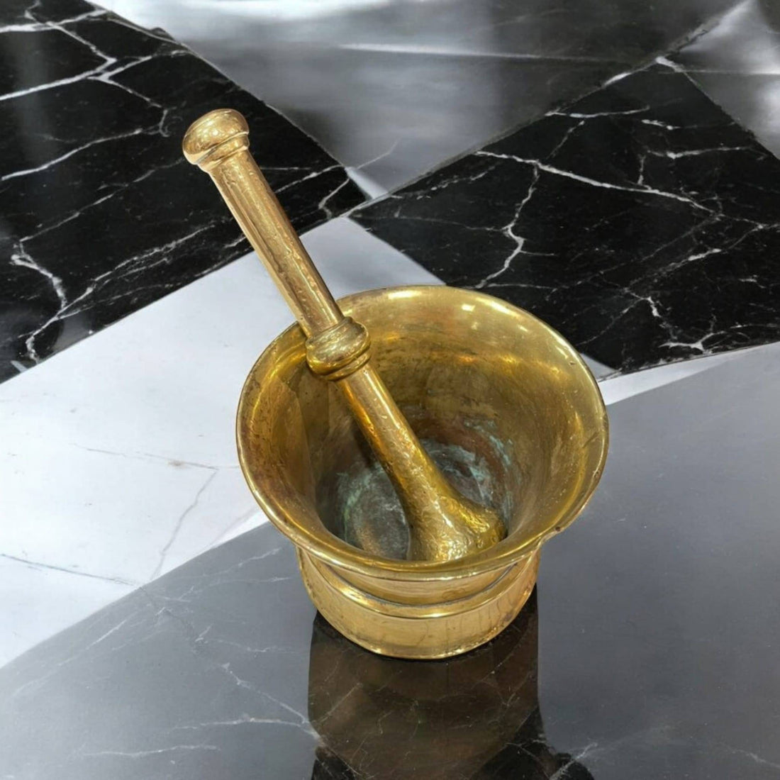 Mortero vintage en bronce con pestillo, estilo tradicional - Cositas Antiguas – La Guadaña, Anticuarios Online en Jerez , vender antigüedades, muebles antiguos