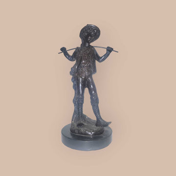 Escultura de bronce muchacho con gorro y palo – Calidad - Cositas Antiguas – La Guadaña, Anticuarios Online en Jerez , vender antigüedades, muebles antiguos
