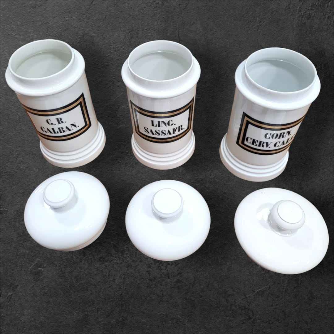 Albaredos antiguos de porcelana con etiquetas originales. - Cositas Antiguas – La Guadaña, Anticuarios Online en Jerez , vender antigüedades, muebles antiguos