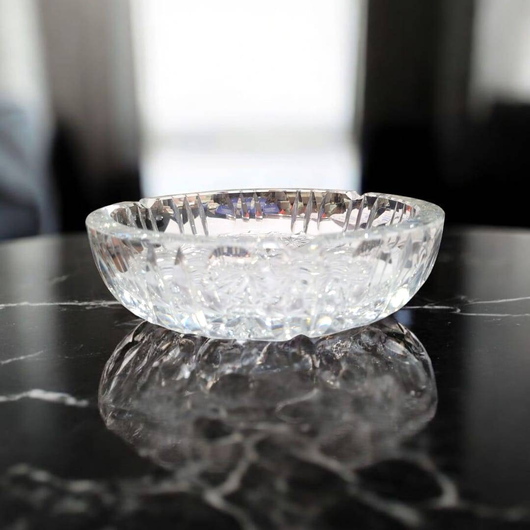 Cenicero de cristal con relieves en forma de estrellas - Cositas Antiguas – La Guadaña, Anticuarios Online en Jerez , vender antigüedades, muebles antiguos