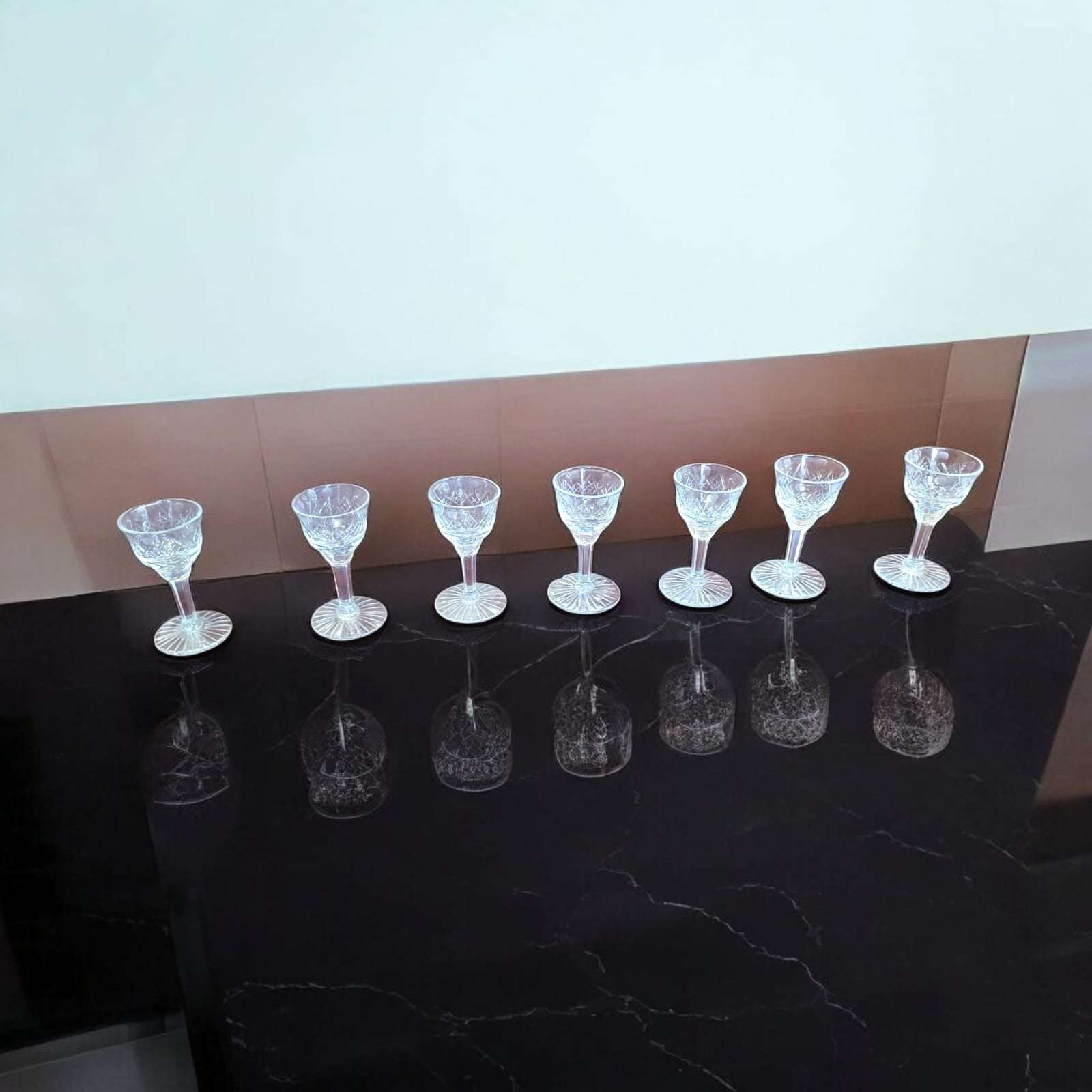 Juego de copas de licor de cristal tallado antiguo - Cositas Antiguas – La Guadaña, Anticuarios Online en Jerez , vender antigüedades, muebles antiguos