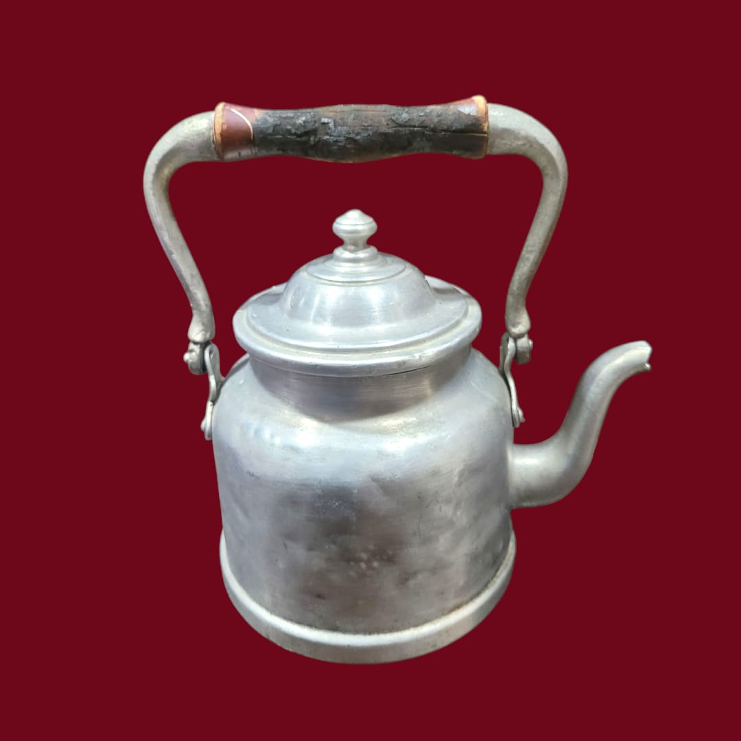 Cafetera de aluminio antigua - Elegancia y funcionalidad - Cositas Antiguas – La Guadaña, Anticuarios Online en Jerez , vender antigüedades, muebles antiguos