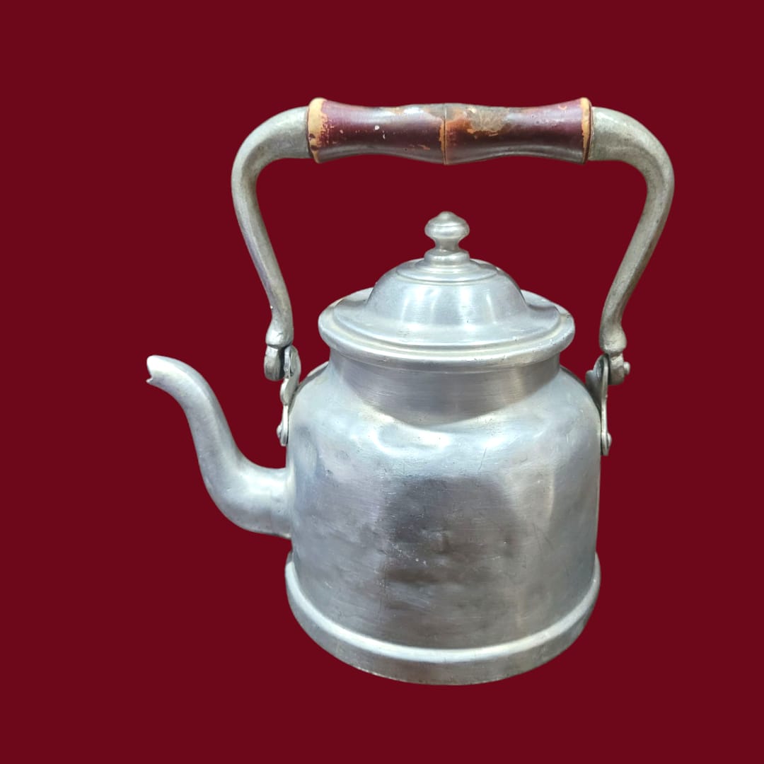 Cafetera de aluminio antigua - Elegancia y funcionalidad - Cositas Antiguas – La Guadaña, Anticuarios Online en Jerez , vender antigüedades, muebles antiguos