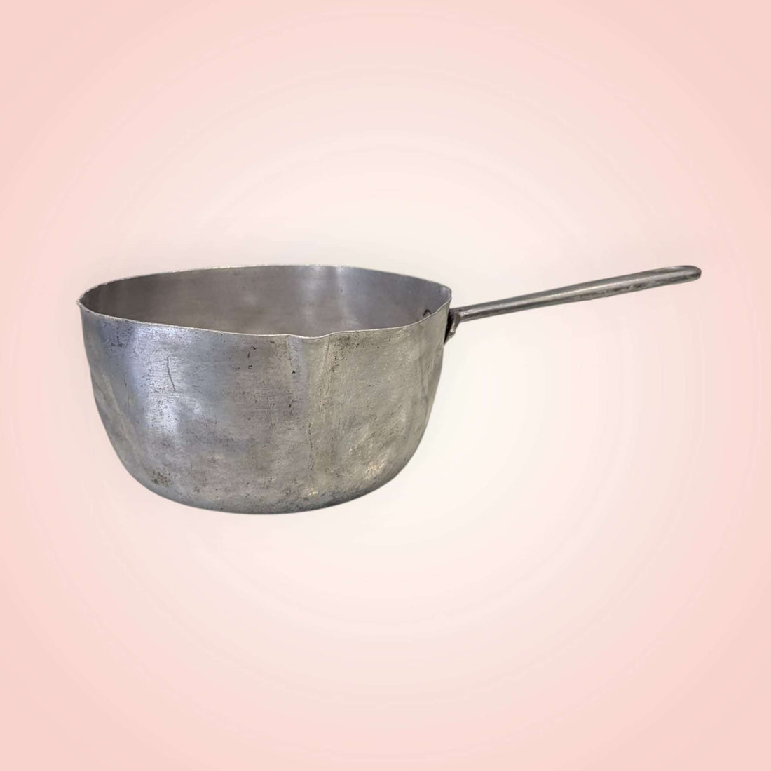 Cazo antiguo de aluminio – pieza artesanal única y funcional - Cositas Antiguas – La Guadaña, Anticuarios Online en Jerez , vender antigüedades, muebles antiguos