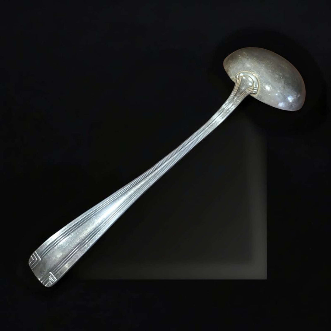 Cucharón antiguo de metal plateado elegante y funcional - Cositas Antiguas – La Guadaña, Anticuarios Online en Jerez , vender antigüedades, muebles antiguos