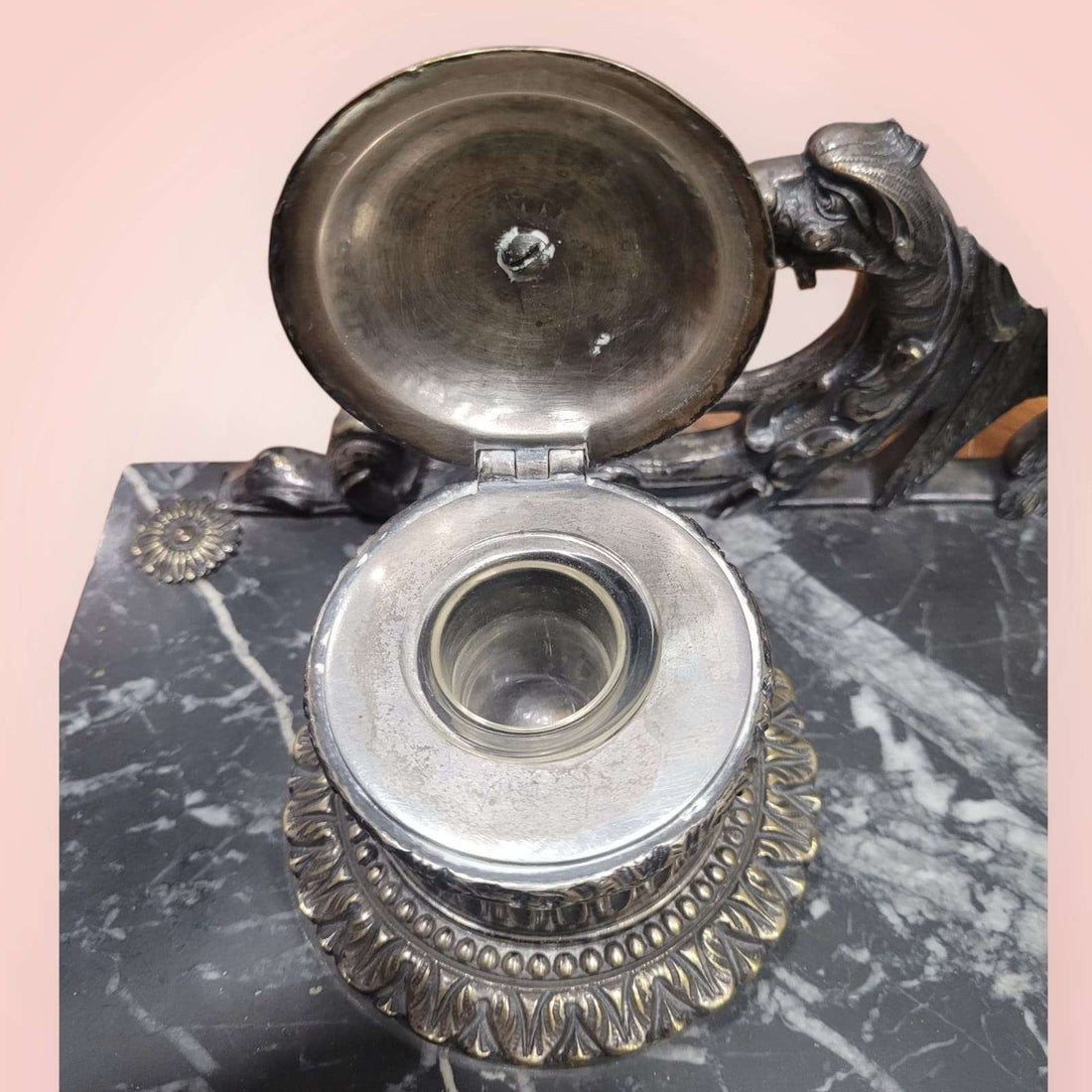 Escribanía de mármol negro y metal plateado con águila - Cositas Antiguas – La Guadaña, Anticuarios Online en Jerez , vender antigüedades, muebles antiguos