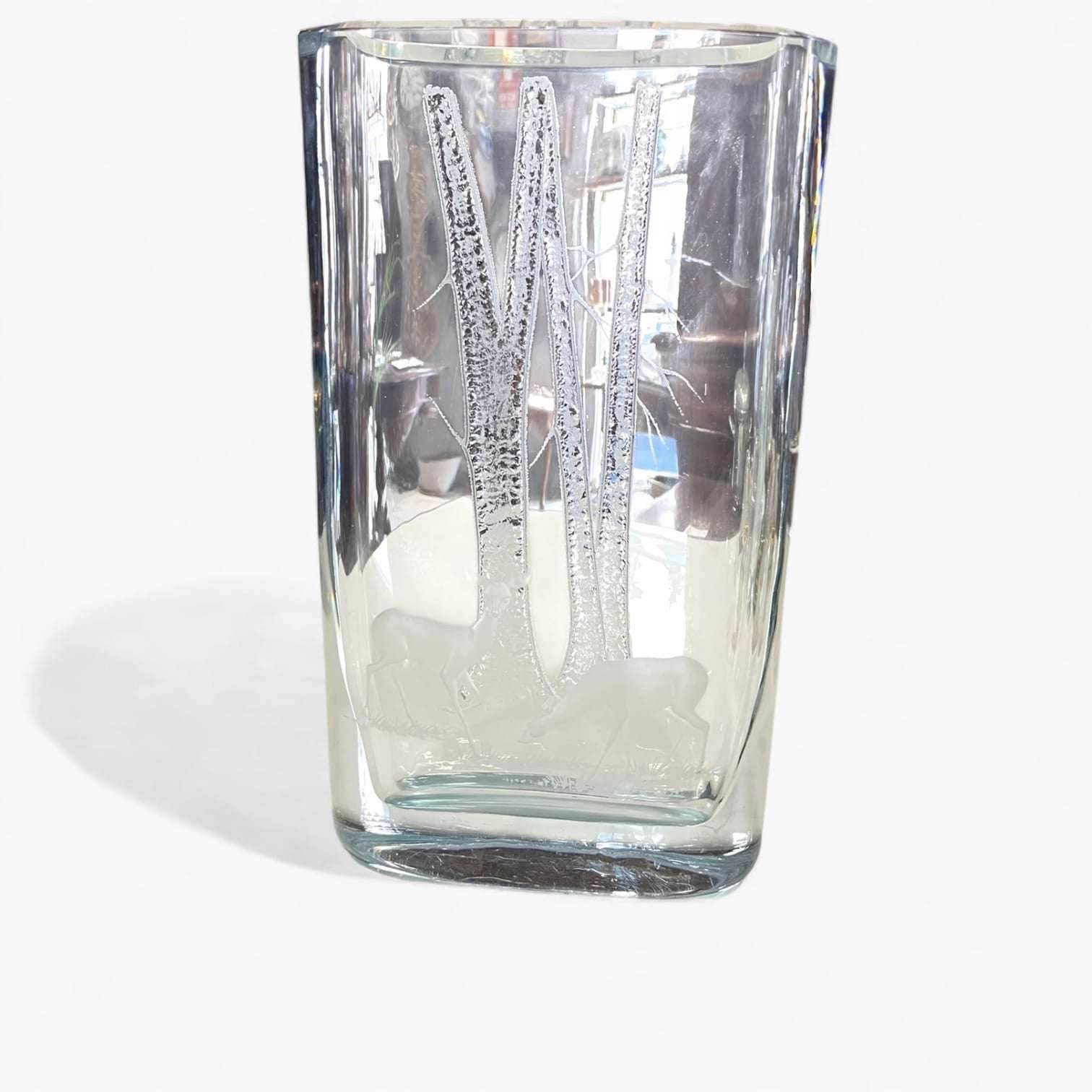 Florero de cristal Trömbergshyttan con escena de bosque - Cositas Antiguas – La Guadaña, Anticuarios Online en Jerez , vender antigüedades, muebles antiguos