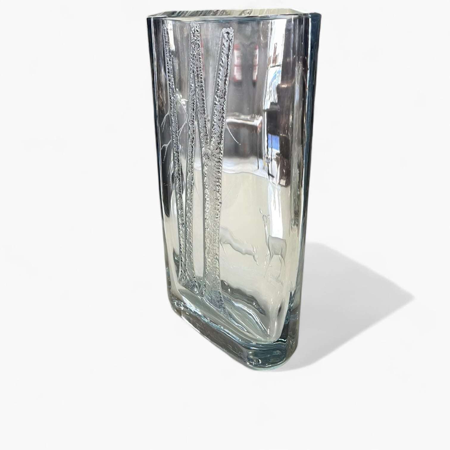 Florero de cristal Trömbergshyttan con escena de bosque - Cositas Antiguas – La Guadaña, Anticuarios Online en Jerez , vender antigüedades, muebles antiguos