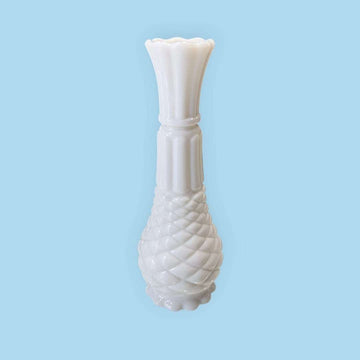 Florero de opalina blanca – elegancia atemporal y estilo - Cositas Antiguas – La Guadaña, Anticuarios Online en Jerez , vender antigüedades, muebles antiguos