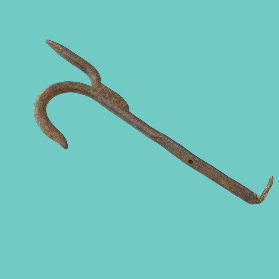 Gancho antiguo de hierro forjado – herramienta náutica única - Cositas Antiguas – La Guadaña, Anticuarios Online en Jerez , vender antigüedades, muebles antiguos