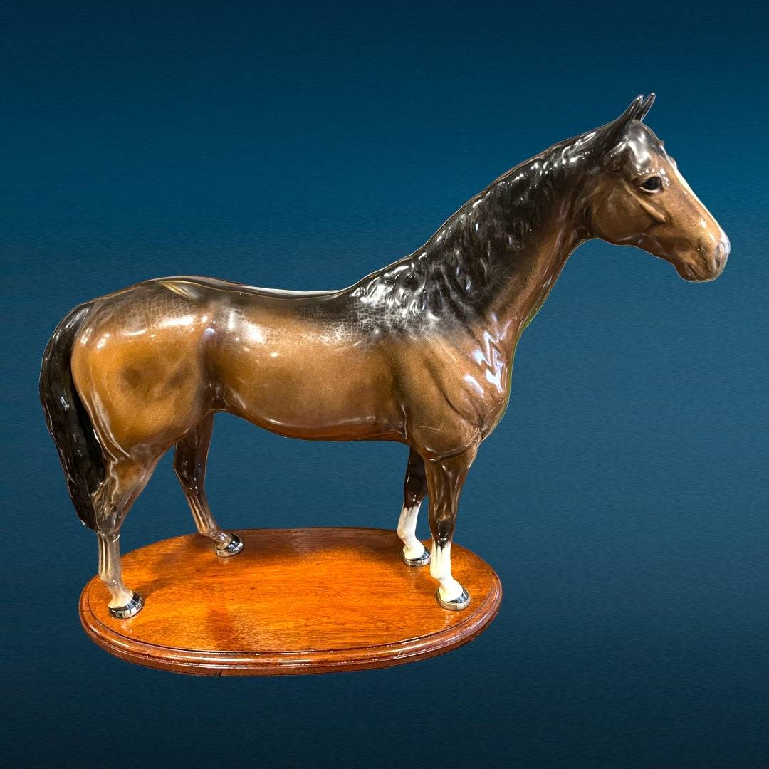 Caballo de porcelana Beswick con peana esmaltada - Cositas Antiguas – La Guadaña, Anticuarios Online en Jerez , vender antigüedades, muebles antiguos