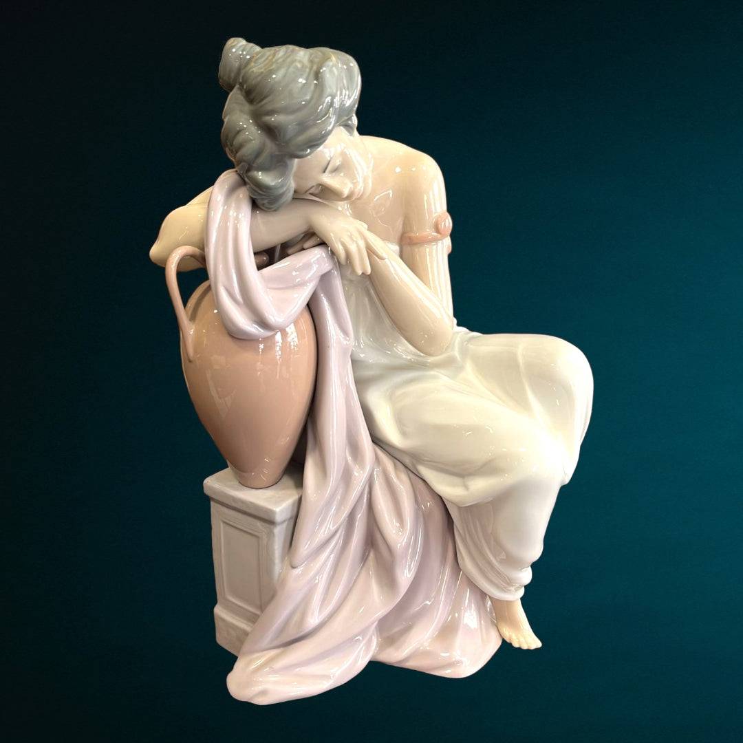 Figura Lladró "Soñando Despierta" - Mujer sobre ánfora - Cositas Antiguas – La Guadaña, Anticuarios Online en Jerez , vender antigüedades, muebles antiguos