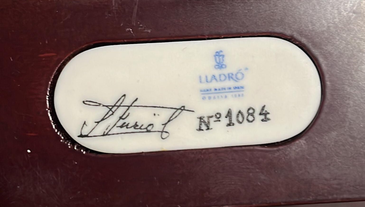 Lladro Medallón V Centenario - Cositas Antiguas – La Guadaña, Anticuarios Online en Jerez , vender antigüedades,