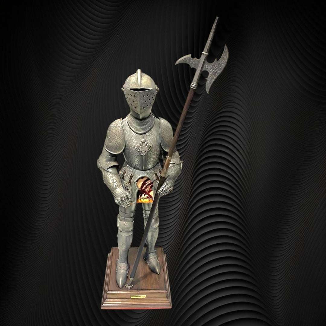 Armadura Réplica Toledana con Faldón de Oro y Alabarda - Cositas Antiguas – La Guadaña, Anticuarios Online en Jerez , vender antigüedades, muebles antiguos
