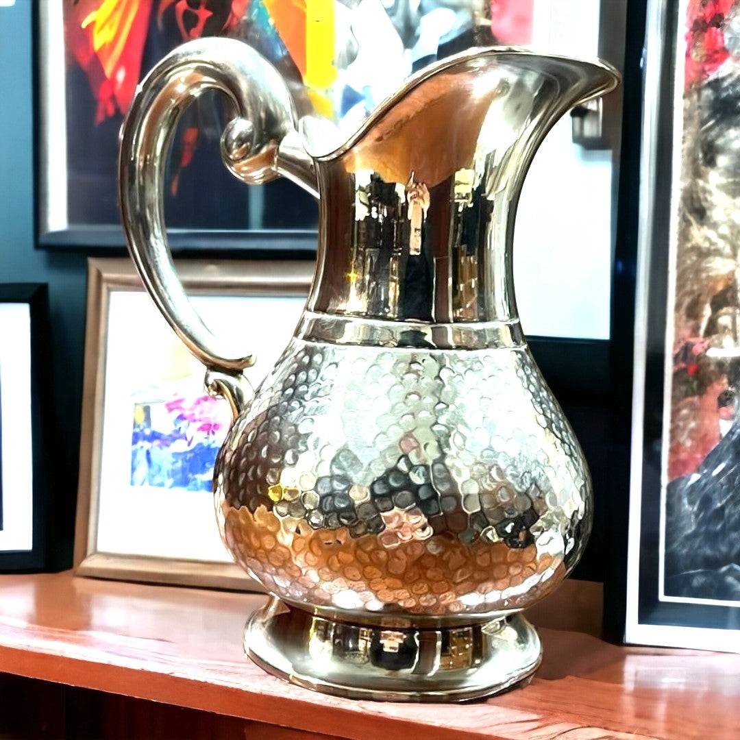 Jarra de metal amartillada ¡Luce tu bebida con estilo! - Cositas Antiguas – La Guadaña, Anticuarios Online en Jerez , vender antigüedades, muebles antiguos