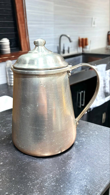 Jarra de aluminio vintage de 1/2 litro con tapadera - Cositas Antiguas – La Guadaña, Anticuarios Online en Jerez , vender antigüedades, muebles antiguos