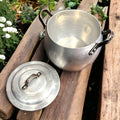 Olla de Aluminio Vintage – Tradición y Elegancia - Cositas Antiguas – La Guadaña, Anticuarios Online en Jerez , vender antigüedades, muebles antiguos