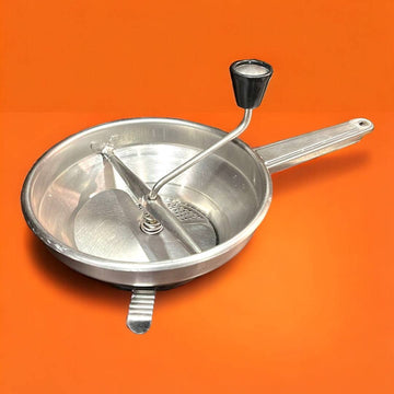 Pasapurés Antiguo de Aluminio – Perfecto para Decoración - Cositas Antiguas – La Guadaña, Anticuarios Online en Jerez , vender antigüedades, muebles antiguos