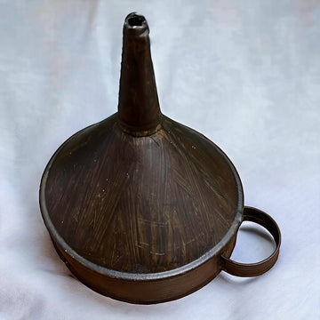 Embudo Bodeguero - Decoracion Fabulosa - Cositas Antiguas – La Guadaña, Anticuarios Online en Jerez , vender antigüedades, muebles antiguos