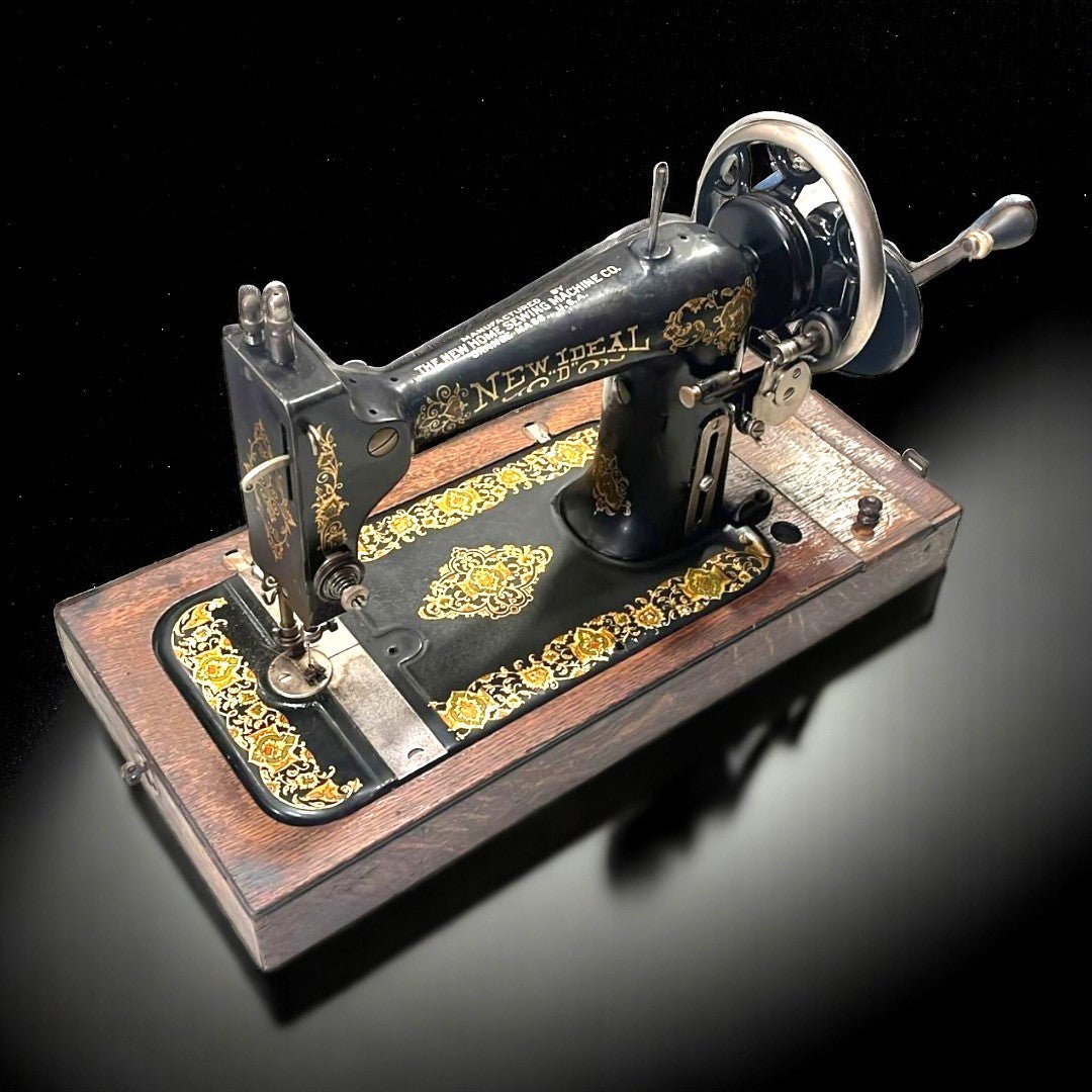 Maquina de Coser Portátil New Ideal: Funcionalidad y Diseño - Cositas Antiguas – La Guadaña, Anticuarios Online en Jerez , vender antigüedades, muebles antiguos