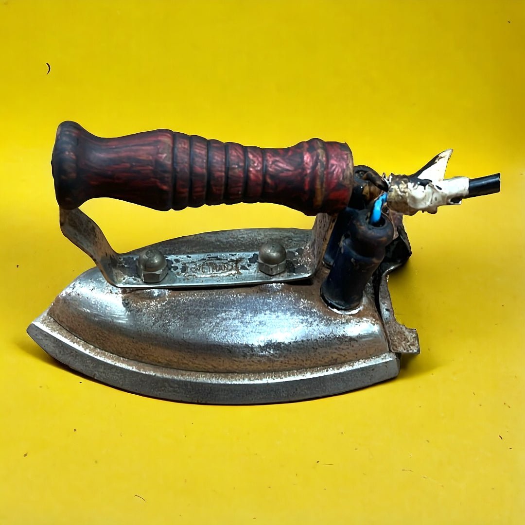 Plancha Eléctrica Vintage de 125V, Toque Retro Único - Cositas Antiguas – La Guadaña, Anticuarios Online en Jerez , vender antigüedades, muebles antiguos