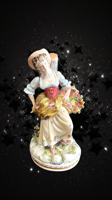 Figura Dama con Flores - Porcelana Elegante - Cositas Antiguas – La Guadaña, Anticuarios Online en Jerez , vender antigüedades, muebles antiguos
