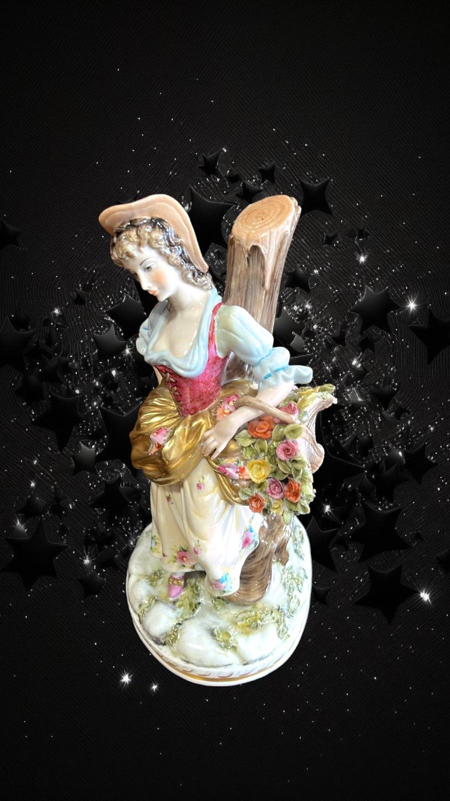 Figura Dama con Flores - Porcelana Elegante - Cositas Antiguas – La Guadaña, Anticuarios Online en Jerez , vender antigüedades, muebles antiguos