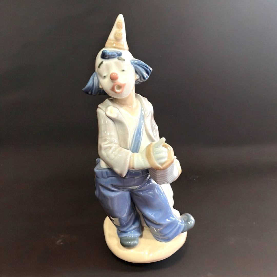 Nao-Lladró: Payaso con Flor y Acordeón - Cositas Antiguas – La Guadaña, Anticuarios Online en Jerez , vender antigüedades, muebles antiguos