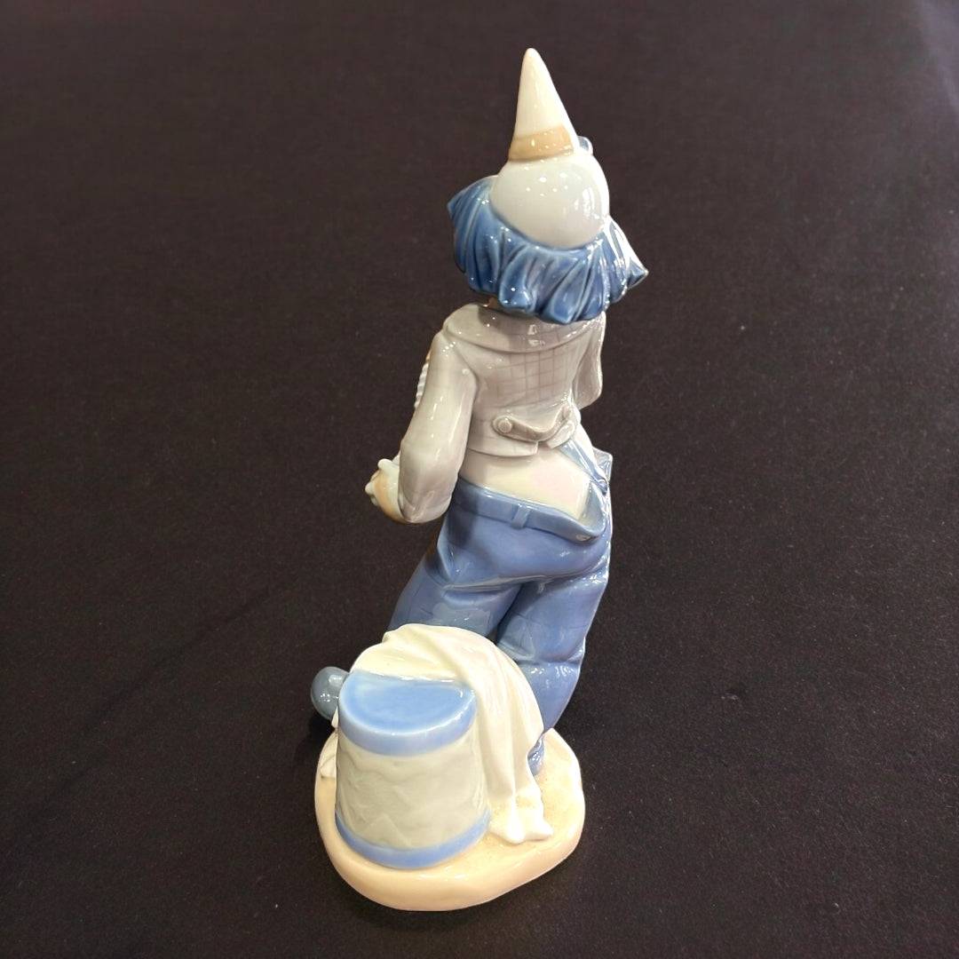 Nao-Lladró: Payaso con Flor y Acordeón - Cositas Antiguas – La Guadaña, Anticuarios Online en Jerez , vender antigüedades, muebles antiguos