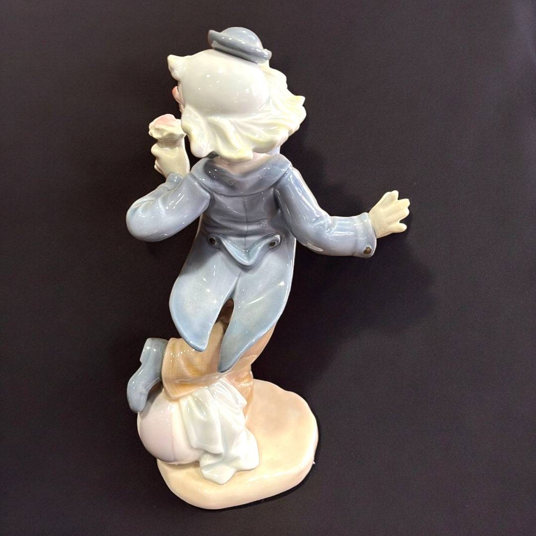 Nao-Lladró: Payaso con Flor y Acordeón - Cositas Antiguas – La Guadaña, Anticuarios Online en Jerez , vender antigüedades, muebles antiguos